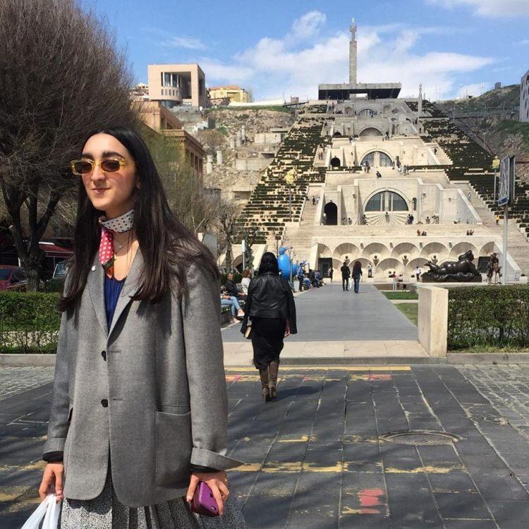<p>Tasarımcı olan Harutyunyan, Goggle aranan isim oldu. </p>
