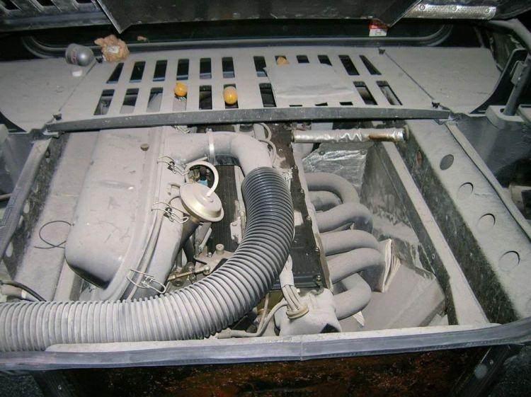 <p>kaputunun altında 6.0 litrelik 6 silindirli motor görev yapıyor.</p>
<p> </p>