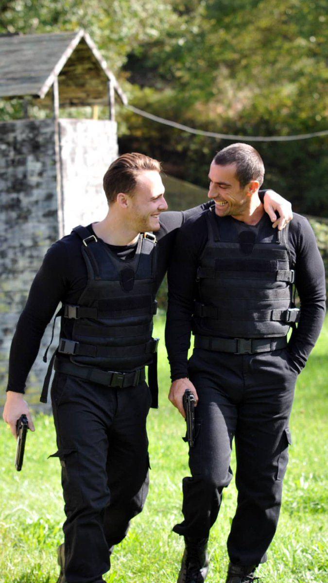 <p>Son olarak Kerem Bürsin ile Muhteşem İkili de rol aldı ancak dizi pek tutmadı. </p>