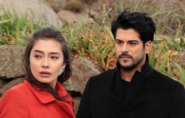 <p>2015 yılında Star Tv'de Burak Özçivit ile başrolünü paylaştığı Kara Sevda dizisinde 3 yıl rol aldı. </p>