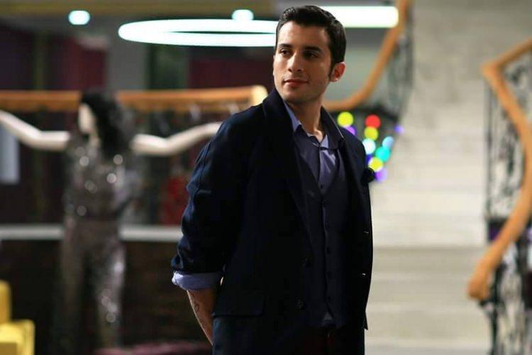 <p>İstanbul Bilgi Üniversitesi Sinema ve Televizyon Bölümü'nde eğitim olan Altunmeşe, 2 sene sonunda bıraktı.</p>