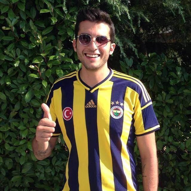 <p>2015 yılında önce "Gizli Ajanda" adıyla çekilen sonra "Hesapta Aşk" adıyla vizyona giren filmde oynayan Fırat, 2016 yılında senaryosunu Sinan Tuzcu'nun yazdığı "Kehribar" adlı dizide Gürkan Uygun, Berk Hakman, Umut Karadağ, Dolunay Soysert, Özge Özder,Hakan Boyav, Necip Memili, Ayça Varlıer ile birlikte rol almıştır.</p>
