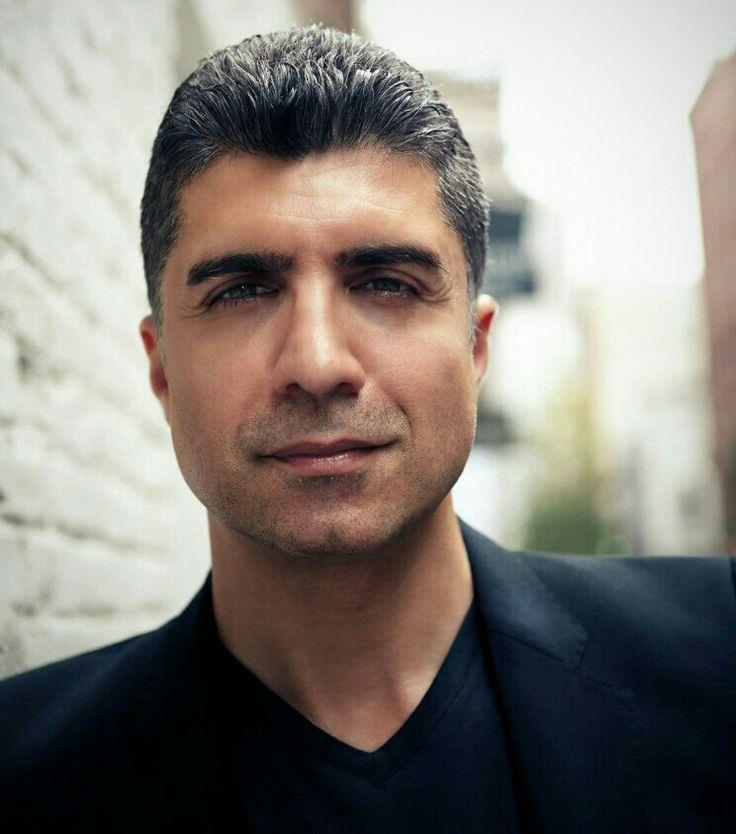 <p>Yönetmenliğini Yeşim Ustaoğlu'nun üstlendiği Araf filminde kamyon şöfürü Mahur karakterini canlandıran ünlü sanatçı, yönetmenliğini üstlendiği 2. sinema filmi Evim Sensin ile 2 kasım'da sevenleriyle buluşmuş olup birçok dalda ödüle layık görülmüştür. </p>