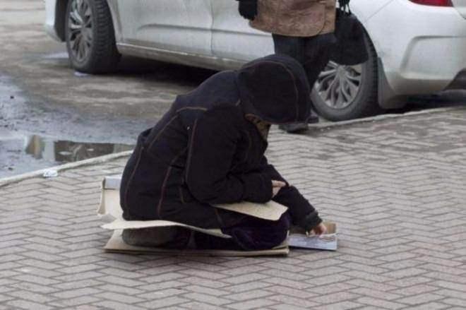 <p>Sokak ortasında dilenen bu kadının görüntüleri adeta olay yarattı...</p>