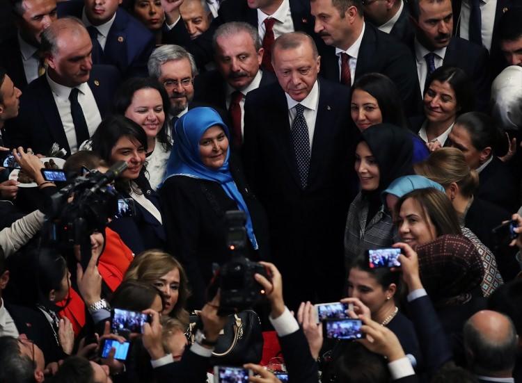 <p>Cumhurbaşkanı Recep Tayyip Erdoğan, 27. Dönem 3. Yasama Yılı'nın açılışı dolayısıyla TBMM'de verilen resepsiyona katıldı.</p>

<p> </p>

<p>İşte resepsiyona damga vuran kareler...</p>
