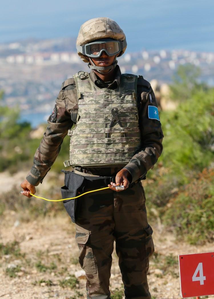 <p>Öğrenmeye istekliler. Açık yüreklilikle bunu söyleyebilirim, gayet bu işi benimsemiş personelden oluşmaktadır. Biz de onlara yardımcı olabildiğimiz için mutluyuz."</p>