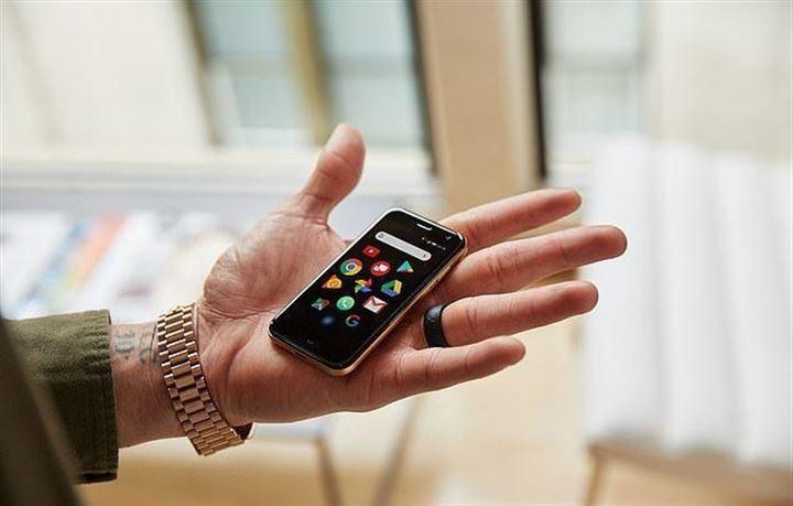 <p>Kredi kartı büyüklüğünde boyutları ile görenleri şaşkına çeviren akıllı telefon Palm, Türkiye'de satışa sunuldu. </p>

