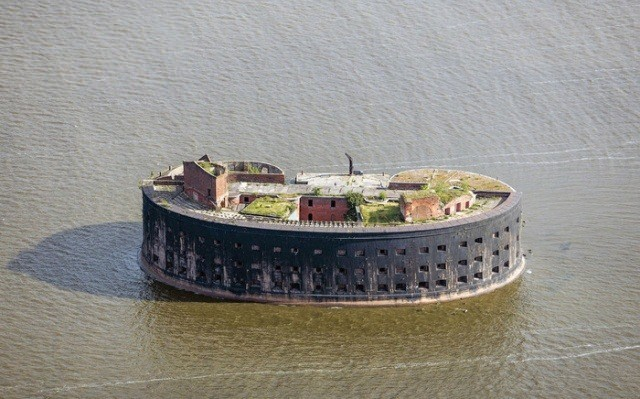 <p>Fort Alexander I, Kronstadt, Saint Petersburg, Rusya'nın bitişiğindeki kalelerden biri.</p>
