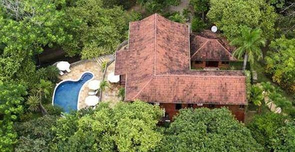 <p>9-Kosta Rika’daki 3 katlı villa aktör Mel Gibson’a ait. Pasifik Okyanusu’nun üstündeki tepelerde yer alıyor ve değeri 29.7 milyon dolar.</p>

<p> </p>
