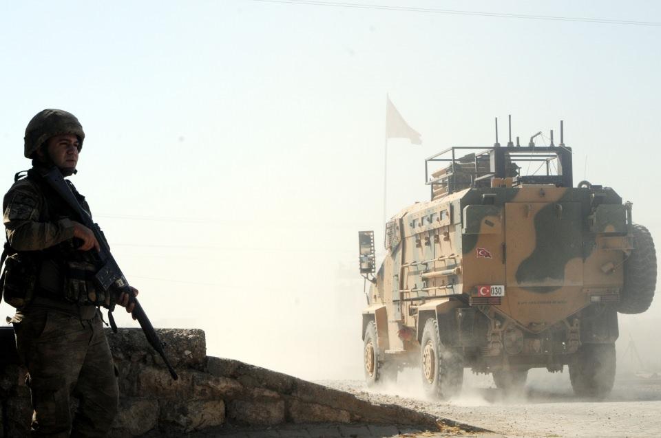 <p>Türk Silahlı Kuvvetleri (TSK) ile Suriye Milli Ordusu (SMO) birlikleri, toplu halde sınır hattına geldi. </p>
