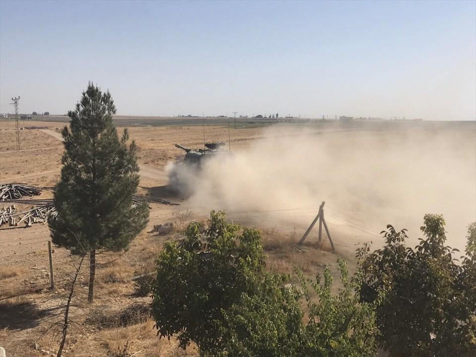 <p>Türkiye'nin güney sınırında oluşturulmaya çalışılan terör koridorunu yok etmek, bölgeye barış ve huzuru getirmek amacıyla başlatılan Barış Pınarı Harekatı kapsamında TSK’ya ait OBÜSler, Tel Abyad’ın karşısında mevzilendi.</p>

<p> </p>
