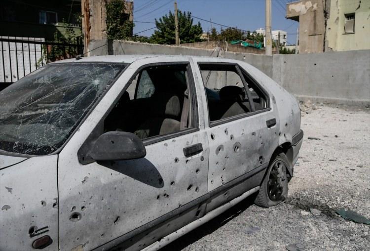 <p>Teröristler, Suriye'nin Haseki iline bağlı Kamışlı ilçesinden sadece Nusaybin ilçesinde sivilleri hedef alan 300'ü aşkın havanlı saldırı yaptı. </p>
