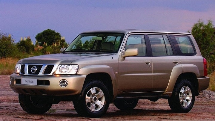 <p><strong>18. Nissan Patrol</strong></p>

<p>Toyota Land Cruiser Yin demekse, Nissan Patrol Yang demektir. Farklı olsalar da, bu iki aracın benzer ve her şeye dayanıklı motorları, etkileyici arazi kabiliyetleri ve genel olarak harika yapım kaliteleri vardır. Nissan Patrol sıradan SUV modellerine benzemez. Bu otomobil okuldan sonra çocukları almak için değil, akla gelebilecek en zorlu koşullarda sürmek için tasarlandı.</p>

