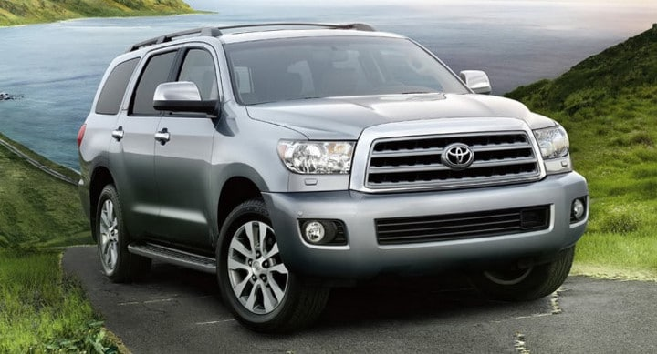 <p><strong>7. Toyota Sequoia</strong></p>

<p>Bu listedeki diğer pek çok Toyota gibi, Sequoia modeli de sağlam ve aşırı dayanıklı bir SUV ama bu modelde yok yok. 6 hızlı otomatik şanzımanı olan 5,7 litrelik V8 motoru en zorlu koşullara veya bakımsızlığa bile dayanabilecek durumda, yani bakımlı bir Toyota Sequoia 400.000 kilometreye kolaylıkla ulaşıp geçebilir. Yakıt tüketimi açısından muhteşem olmasa da, en azından tam boyutlu bir SUV bu.</p>
