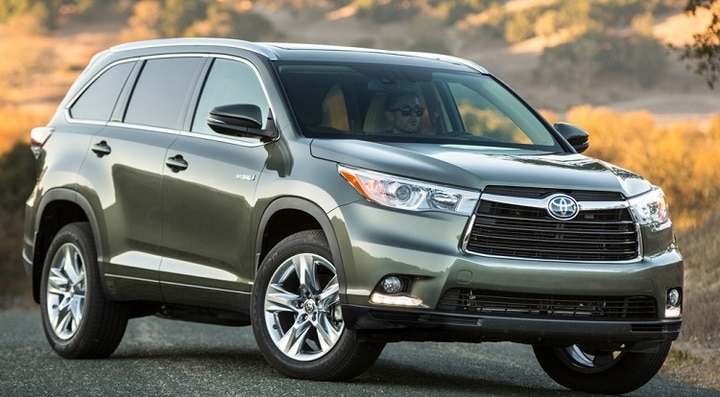 <p><strong>28. Toyota Highlander</strong><br />
<br />
Ömrü boyunca Toyota Highlander birkaç tasarım değişikliğinden geçti ve daha geniş bir yapıya kavuştu, böylece içerisi yolcular için daha ferah ve başka bir sürü yenilik de var. Aynı kalan tek şey, bu modelin dayanıklığı. Önceki modellerde bulunan 3,5 litrelik V6 motorunun sağlamlığı belli, bakımı iyi yapılırsa rakiplerinin pek çoğundan daha uzun ömürlü olacağı da.</p>
