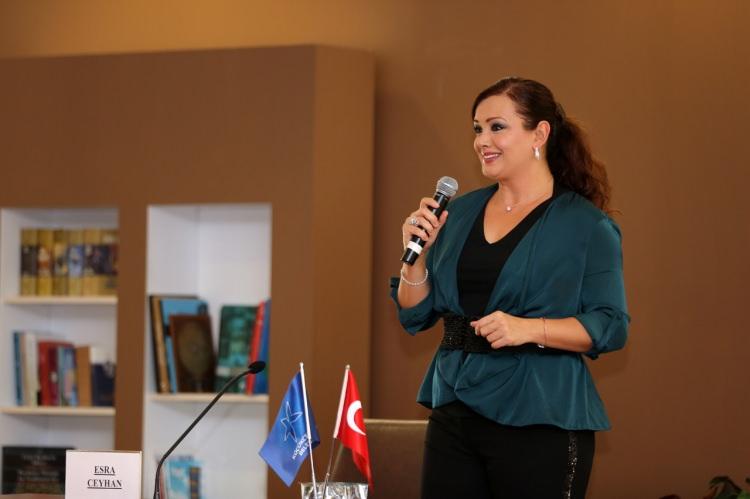 <p><span style="color:#000000"><strong>Sabah gazetesinde köşe yazarlığı yaptı. Daha sonra TV 8'de program yaptı. Bu sırada ise Posta gazetesinde yazmaya başladı. </strong></span></p>
