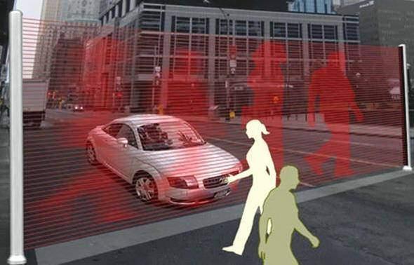 <p>Gelecekte araçlar daha da hızlanacak; yayalarla olası kaza riski de artacak. Yıllar önce Çinli tasarımcının geliştirdiği hologram teknolojisi konsepti gerçek olduğunda kırmızıda geçmek çok daha güç olacak! Yolun iki yanına koyulan sistem, yayalar geçtiği sırada hologram görüntüyü yola yansıtacak ve olası kazaların önüne geçilecek.</p>
<p> </p>