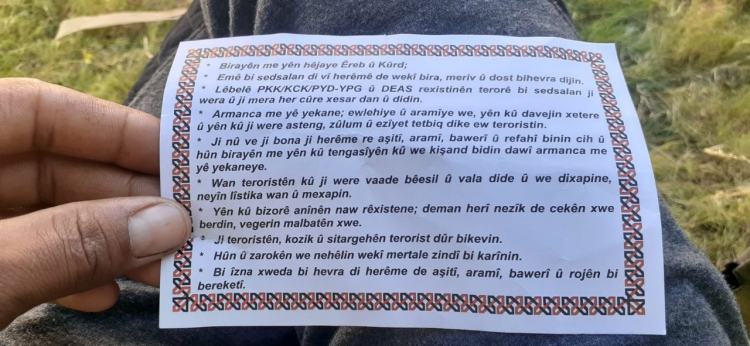 <p>Türk savaş uçakları TelAbyad'da Arapça ve Kürtçe yazılı broşürler dağıttı.</p>
