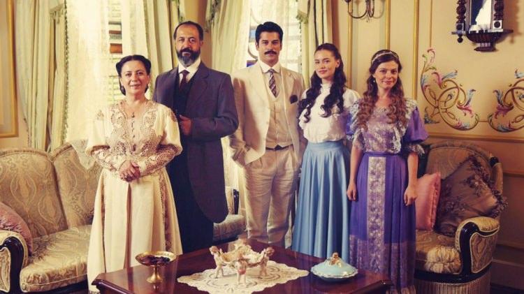 <p>2013 yılında yayınlanan dizideki performansından sonra yapımcıların dikkatini çeken oyuncu 2014 yılında Ne Gelen Var Ne Giden filminde rol aldı. </p>