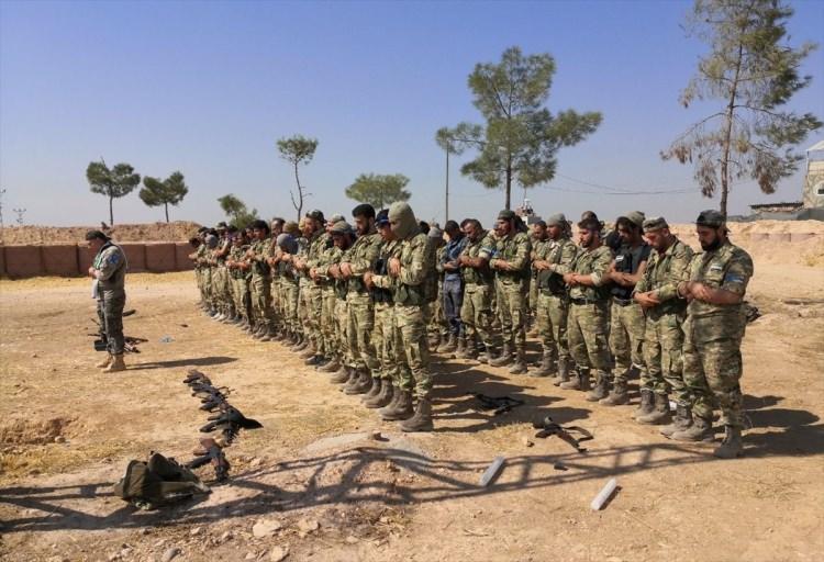 <p>Türkiye'nin güney sınırında oluşturulmaya çalışılan terör koridorunu yok etmek, bölgeye barış ve huzuru getirmek amacıyla başlatılan Barış Pınarı Harekatı'na, muhalif savaşçılardan oluşan Suriye Milli Ordusu da (SMO) destek verdi. </p>
<p> </p>