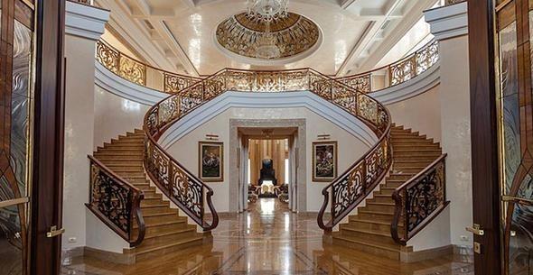 <p>22- Moskova’nın hemen dışında bulunan bu kır evi 80 milyon dolar.</p>

<p> </p>
