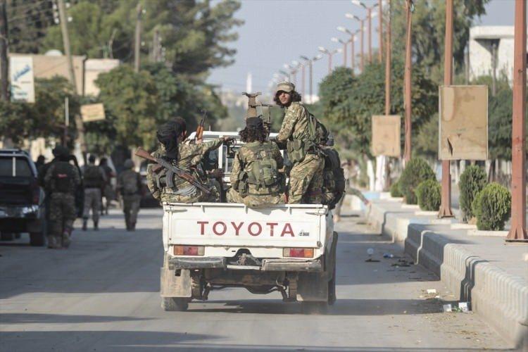 <p>Kurtarılan yerlerdeki arama tarama faaliyeti sürüyor.</p>
<p> </p>