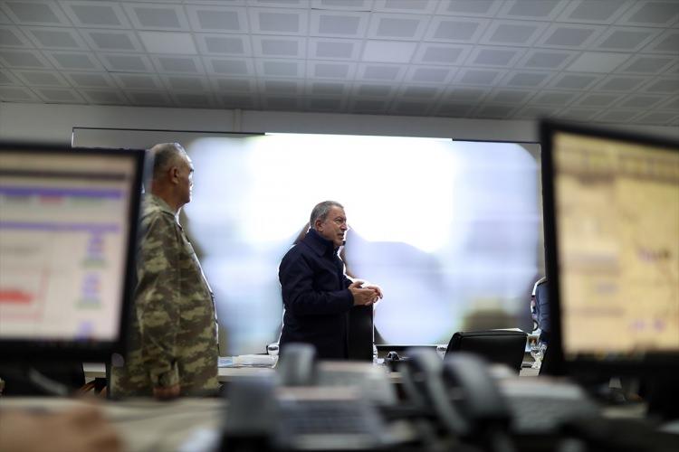 <p>ABD’nin gözlem noktasına ise herhangi bir atış söz konusu değildir. Atış öncesinde de ABD üssüne yönelik zarar verilmemesi için her türlü tedbir alınmıştır. ABD tarafından konunun tarafımıza iletilmesi sonucu tedbiren ateşler kesilmiştir.</p>