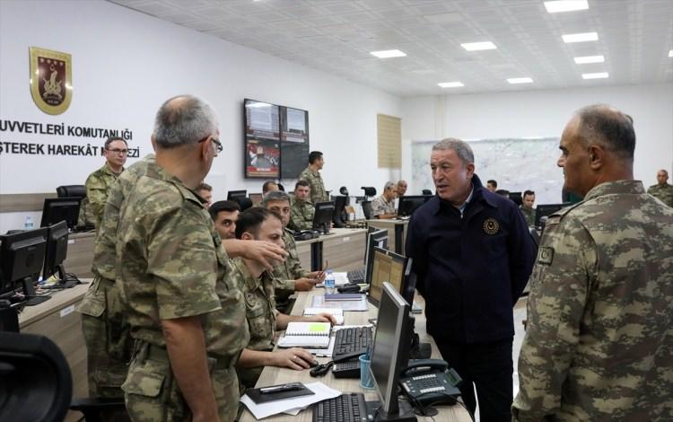 <p><strong>ETKİSİZ HALE GETİRİLEN TERÖRİST SAYISI 415</strong></p>
<p>Öte yandan Milli Savunma Bakanlığı, terör örgütü PKK/PYD-YPG mevzilerinin karadan ve havadan vurulduğu harekatta etkisiz hale getirilen terörist sayısının 415’e ulaştığını açıkladı.</p>