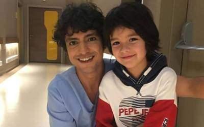 <p>Set dışında ailesiyle sık sık yurt dışı seyahatine giden Adin Külçe, set dışında da çalışamalara devam ediyor.</p>