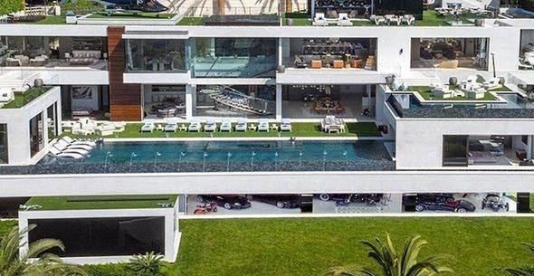 <p>28-Los Angeles’daki bu malikane tam 250 milyon dolar. 12 yatak odası, 21 banyo, 5 bar ve helikopter pisti yer alıyor.</p>

<p> </p>
