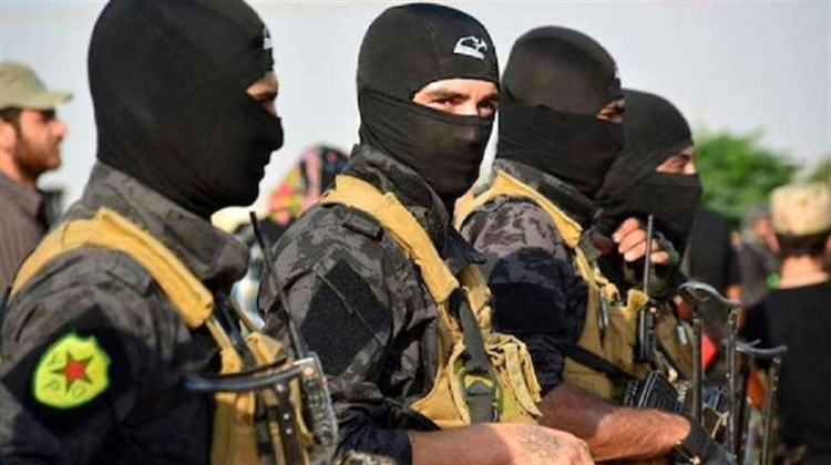 <p>YPG: Terör örgütü PKK’nın Suriye’deki silahlı kolu.</p>

<p> </p>
