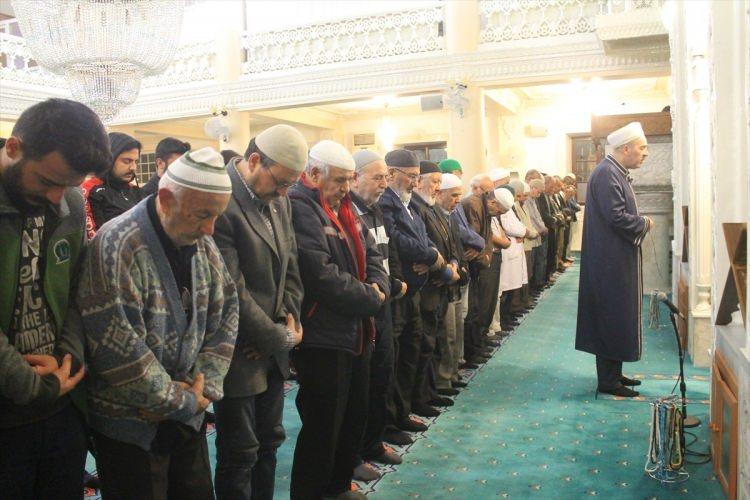 <p>Türkiye'nin güney sınırında oluşturulmaya çalışılan terör koridorunu yok etmek, bölgeye barış ve huzuru getirmek amacıyla başlatılan Barış Pınarı Harekatı'nın zaferle sonuçlanması için Denizli'de Fetih suresi okundu.</p>
<p> </p>