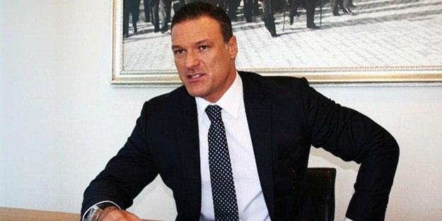 <p>AK Parti İzmir Milletvekili Alpay Özalan "Baris Pinari Harekati başladı. Allah askerimizin yardımcısı olsun. Ayağınıza taş değmesin." dedi.</p>
