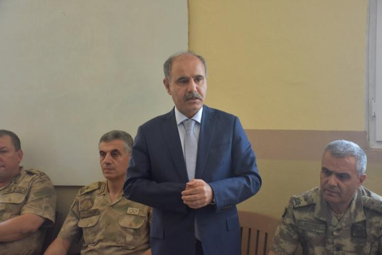 <p>Emniyet Genel Müdürü Mehmet Aktaş, "Vatanı ve milleti için hiç bir fedakarlıktan kaçınmayan, amacı barışı ve güveni sağlamak olan, tarihi şan ve şerefle dolu Kahraman Türk Ordusu! Cenab-ı Hakk muzaffer eylesin. Bu kutlu görevinizde kalbimiz ve dualarımız sizlerle..." paylaşımı yaptı.</p>

<p> </p>

