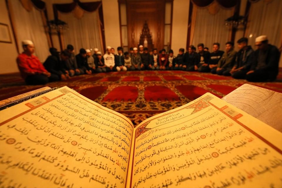 <p>Barış Pınarı Harekatı'nın zaferle sonuçlanması için Malatya'daki camilerde Fetih suresi okundu.</p>