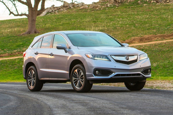 <p><strong>10. Acura RDX</strong></p>

<p>Acura’nın crossover SUV modeli, klasının en sağlam araçlarından, bunu da dünyanın her yerindeki pek çok mutlu müşterisinden görebiliyoruz. 279 beygirgücü bulunan 3,6 litrelik V6 motorunun güç verdiği Acura RDX’in güç kaynağı pek strese dayanmıyor ama bu otomobile düzenli olarak bakım yapılırsa 400.000 kilometreyi rahatlıkla geçebilir. RDX’in standart olarak 6 hızı bulunan otomatik şanzımanı da mevcut, bu da arabanın bu kadar kilometreye dayanmasına yardımcı oluyor.</p>
