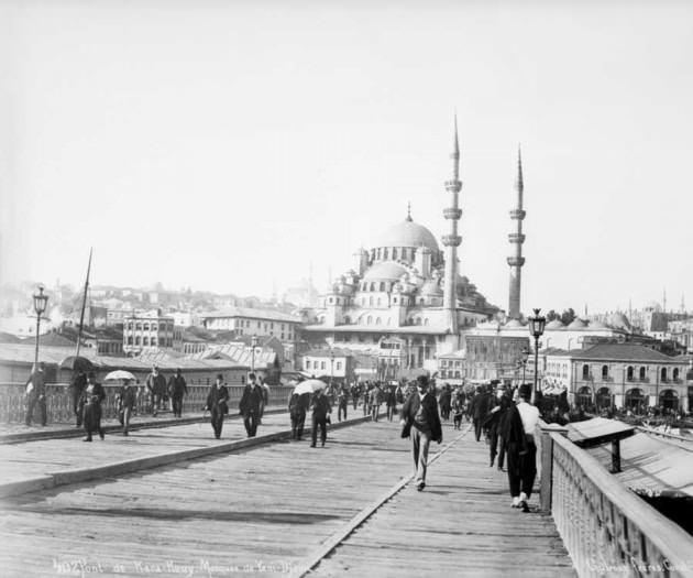 <p>Galata Köprüsü’nden Yenicami ve Eminönü  (1900 – 1905)</p>

<p> </p>
