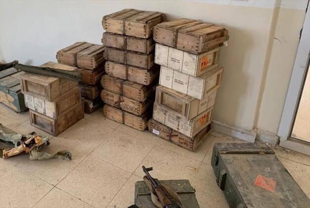 <p>Teröristler, ilçedeki Arap ve batı kısmında yaşayan Türkmenleri, "bölgeyi terk etmeleri, aksi takdirde koalisyon uçaklarının hava saldırısı düzenleyeceği" tehdidiyle tehcir etmişti.</p>
<p> </p>