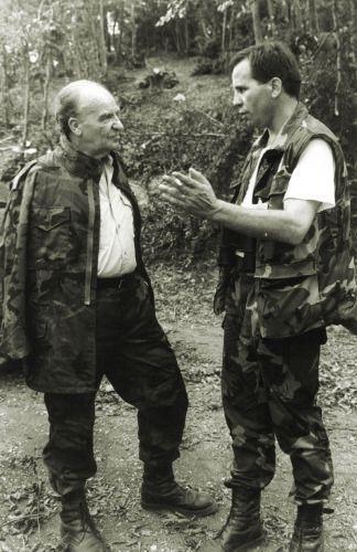 <p>Savaşta cepheyi denetlerken</p>

<p>&nbsp;</p>
