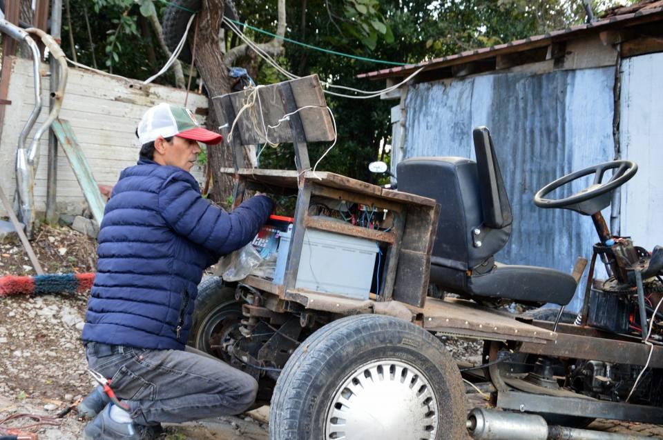 <p>Hem elektrikli hem benzinli hem de uzaktan kullanılabiliyor ve ayrıca da 4 çeker olarak da kullanılıyor. </p>

