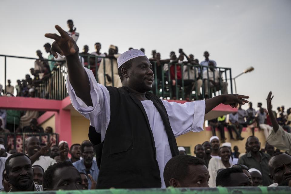 <p><strong>"Sudan güreşinin gelişmesinde Türkiye'nin rolü büyük"</strong></p>

<p>Türkiye'nin Sudan'da güreşin gelişmesi ve uluslararası bilinirliğinin artmasında büyük rolü bulunduğunu dile getiren Eburas, "Türk antrenör Salih Gözüm bir yıldan fazla Sudanlı güreşçileri eğitti. </p>
