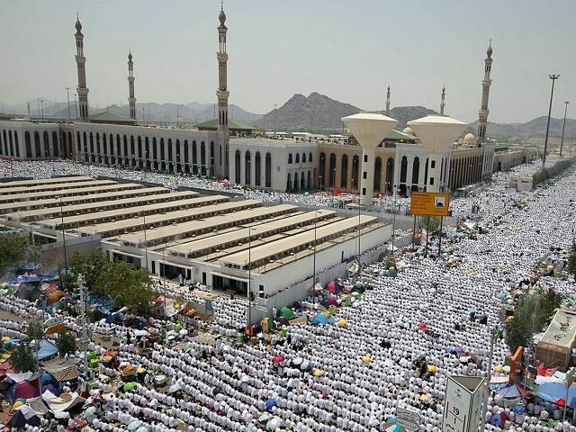 <p><strong>2) Nemire mescidi:</strong></p>
<p>Veda Haccı sırasında Peygamber Efendimiz (SAV)'in kuşluk namazı kıldığı yer.</p>