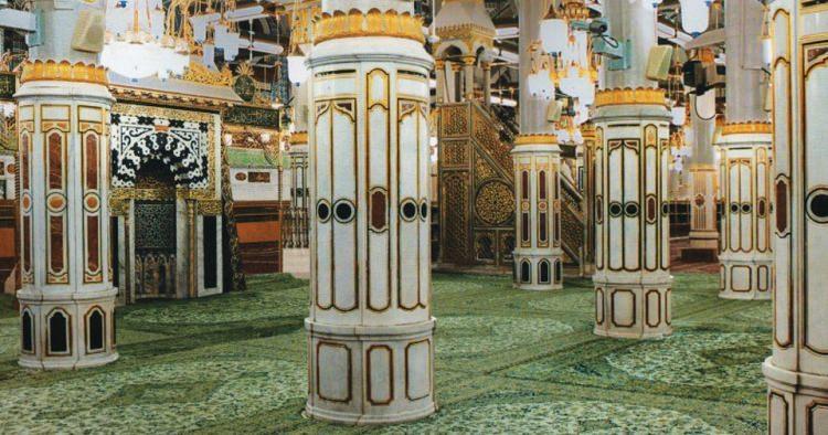 <p><strong>7) Ravza-i Mutahhara: </strong></p>
<p>Mescid-i Nebevi'nin içinde bulunan 330 metrekarelik bu alan<strong> 'Cennet Bahçesi' </strong>olarakta bilinen yer yeşil halılarla bezenmiştir. Resul-i Ekrem (SAV)'in Hücre-i saadetleri ile Mimber arasında kalan kısımdır. </p>