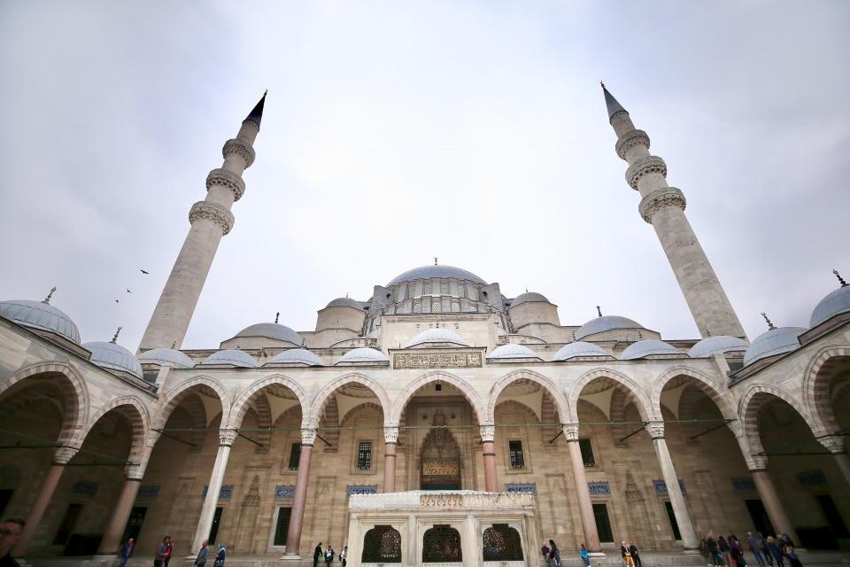 <p>Süleymaniye'de bulduğun rahatlığı Yavuz Sultan Selim Camisi ile Fatih Camisi'nde bulamazsın. </p>
