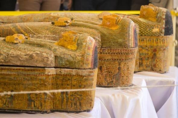 <p>Krallar Vadisi'nde başrahiplerin aile üyelerine ait olduğu tespit edilen 30 işlemeli antik ahşap tabut bulundu.</p>

<p> </p>

