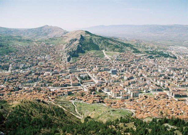 <p><strong>TOKAT</strong><br />
<br />
593.990 kişi</p>