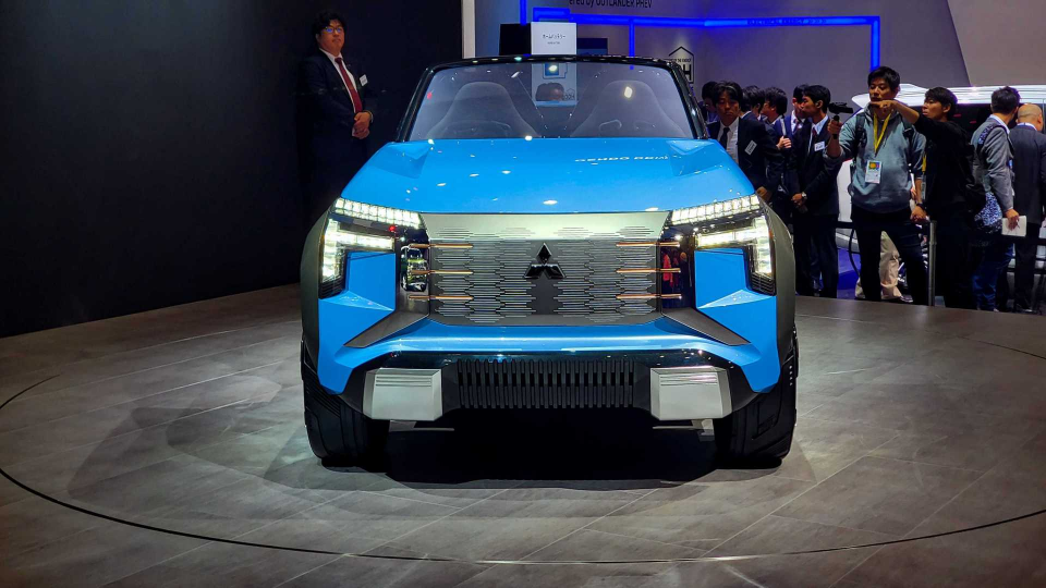 <p>Mitsubishi'nin konsept model tutkusu, 2019 Tokyo Otomobil Fuarı'nda da kendini gösterdi. Japon firma, Mi-Tech adını verdiği özel bir konsept model ile etkinliği sallamaya hazırlanıyor. Çarpıcı tasarımı ve ilginç güç ünitesi ile bu araç, Tokyo'nun gözdesi haline gelebilir.</p>

<p> </p>

