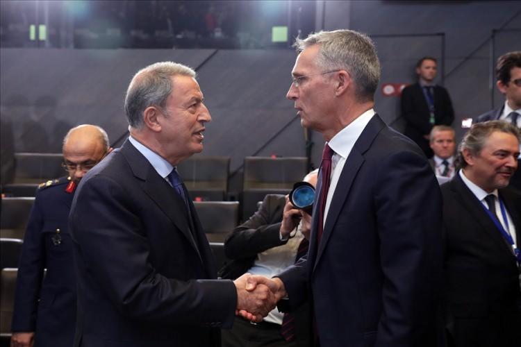 <p>Bakan Akar Salona girişinde NATO Genel Sekreteri Jens Stoltenberg, ABD Savunma Bakanı Mark Esper ile de kısa süre sohbet etti.</p>
