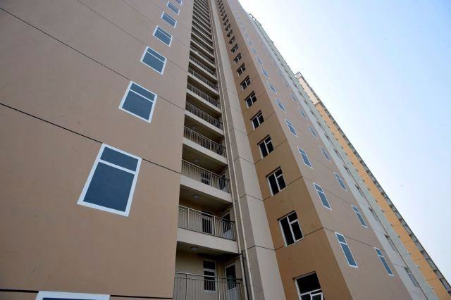 <p>Çünkü müteahhit apartmanın dış yüzeyini sanki pencere varmış gibi gösterecek şekilde boyattı.</p>
<p> </p>