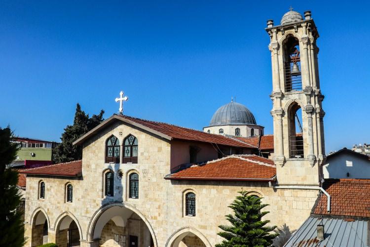 <p>Kimisi ev, otel, kimisi kafe olarak kullanılan, kimisi de restore edilmeyi bekleyen toplam 540 eski ev, kenti gezmeye gelen turistlerin önemli uğrak yerlerinden oluyor. </p>
<p>Ortasından Kurtuluş Caddesi geçen ev ve sokaklar, kentin sembolü haline gelirken, değeri gün geçtikte artıyor. </p>
